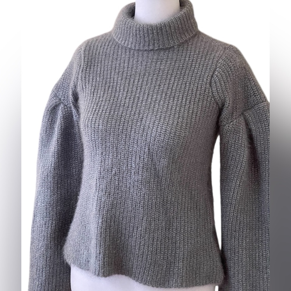 Romeo & Juliet Couture Gray Turtleneck Sweater Sz S Shimmer Ribbed Knit
